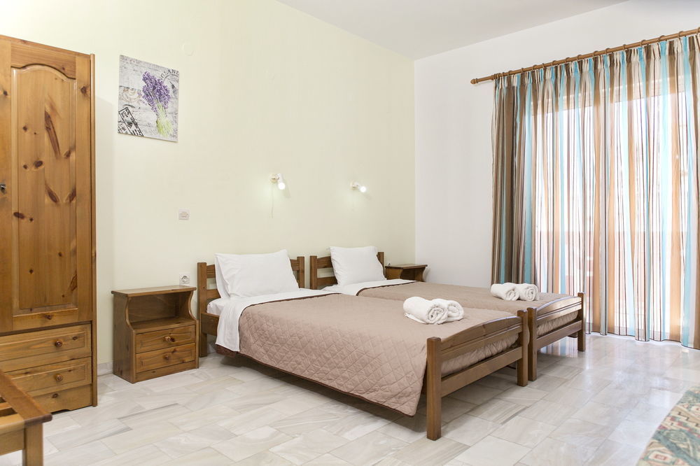 Revekka Rooms Kissamos Exterior photo
