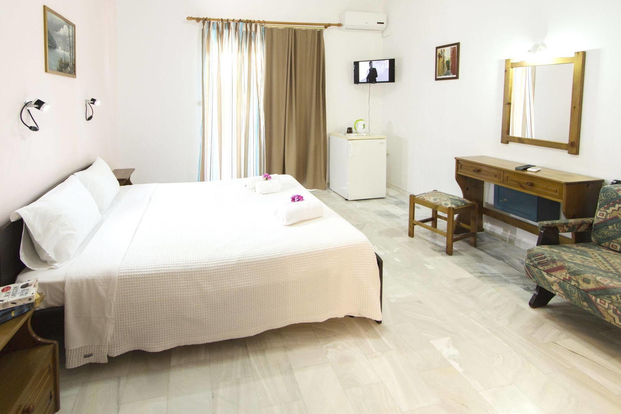 Revekka Rooms Kissamos Exterior photo