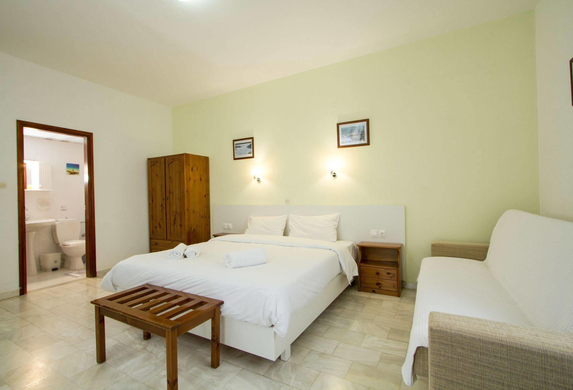 Revekka Rooms Kissamos Exterior photo